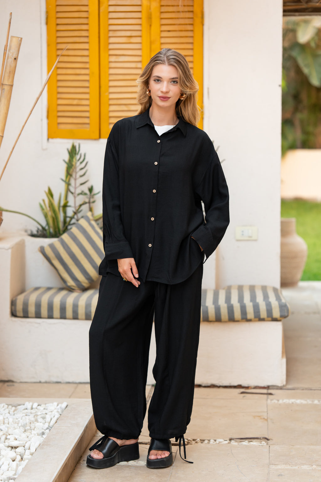 Black baloon pants