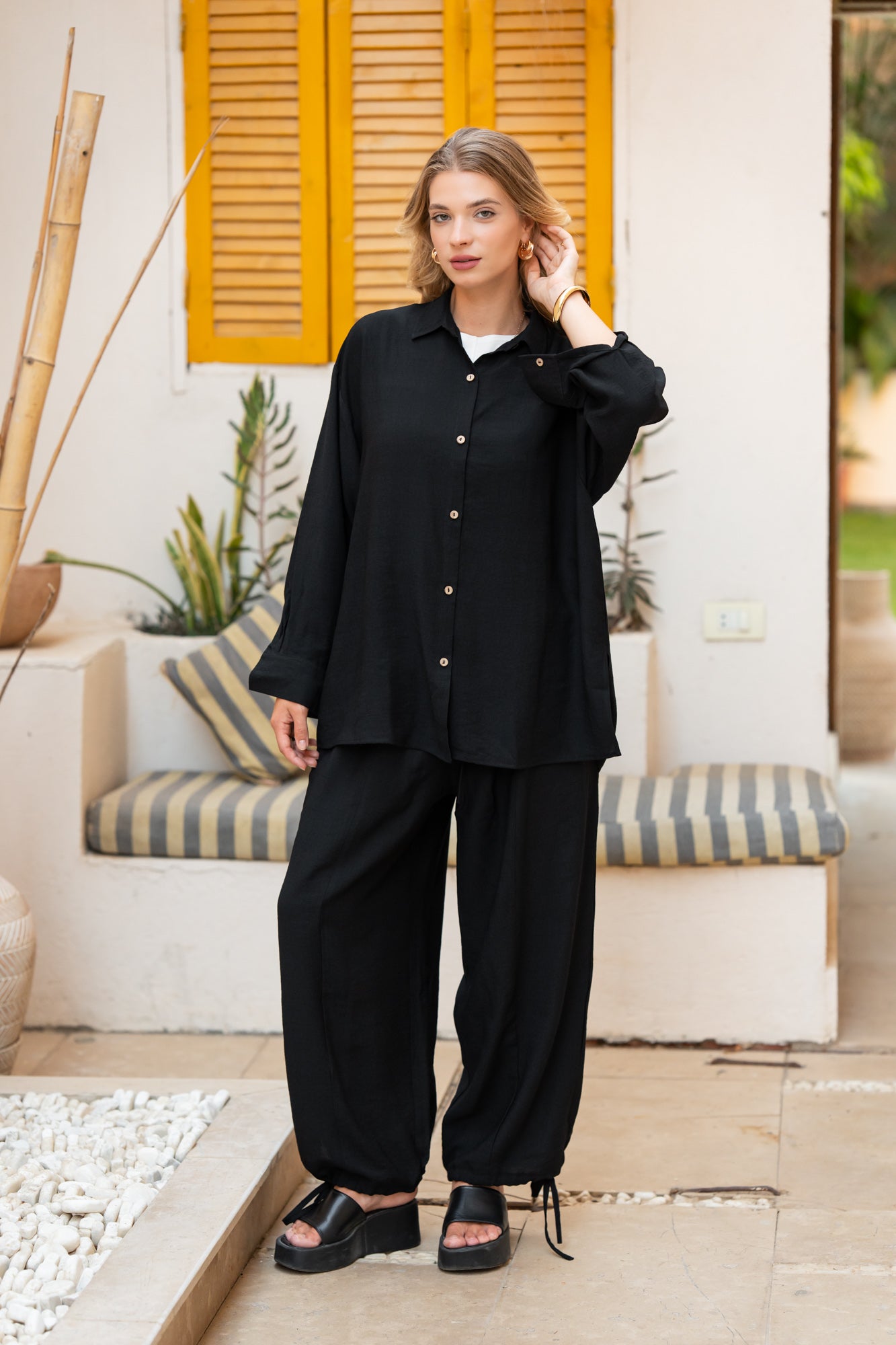 Black baloon pants