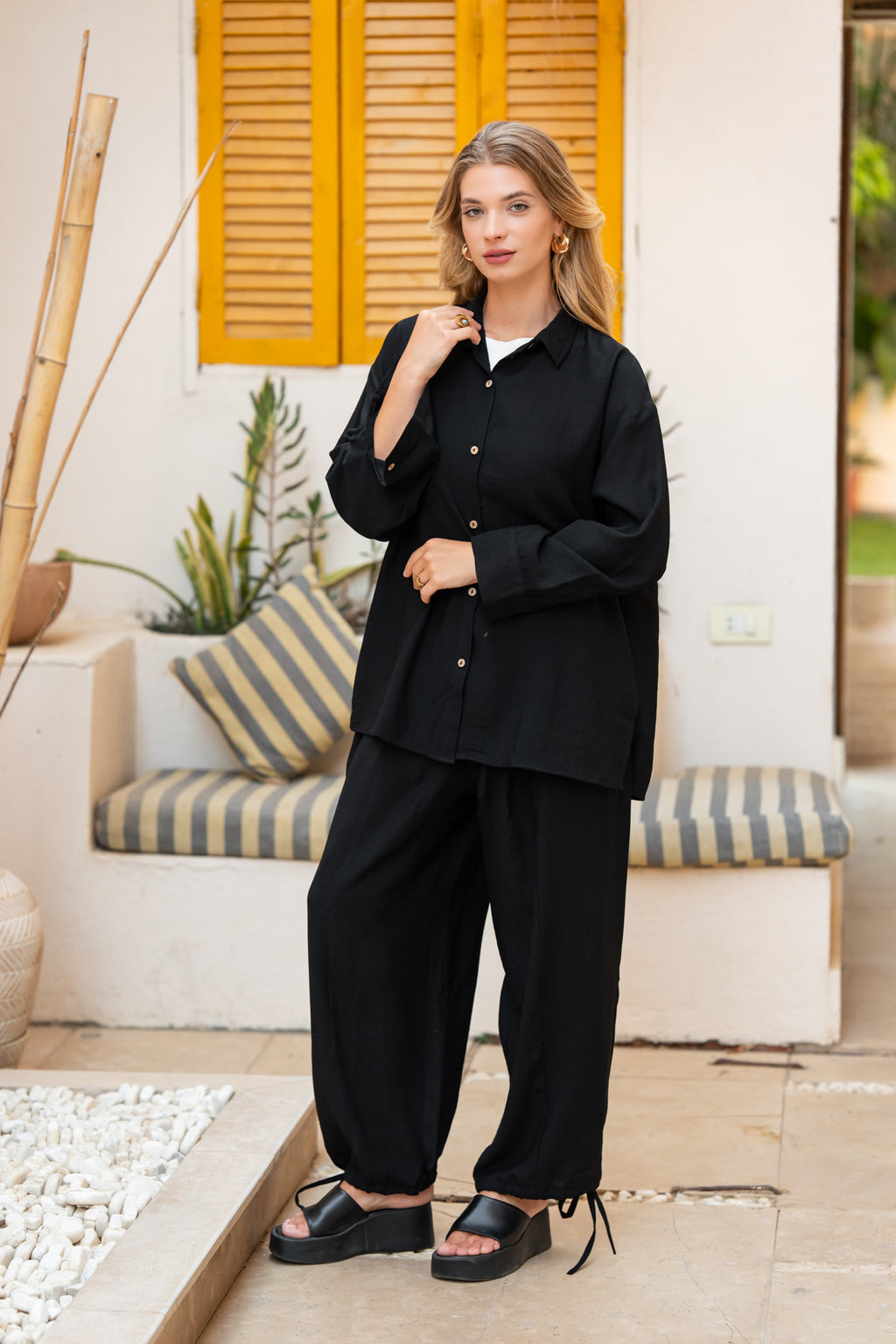 Black baloon pants