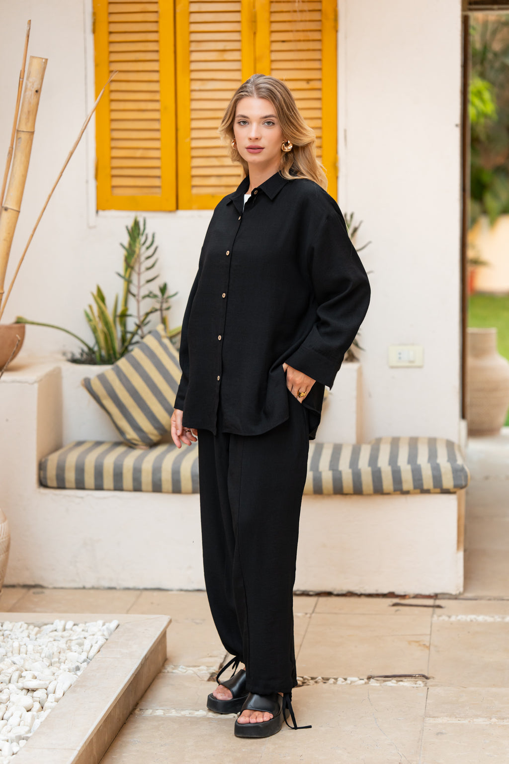 Black baloon pants