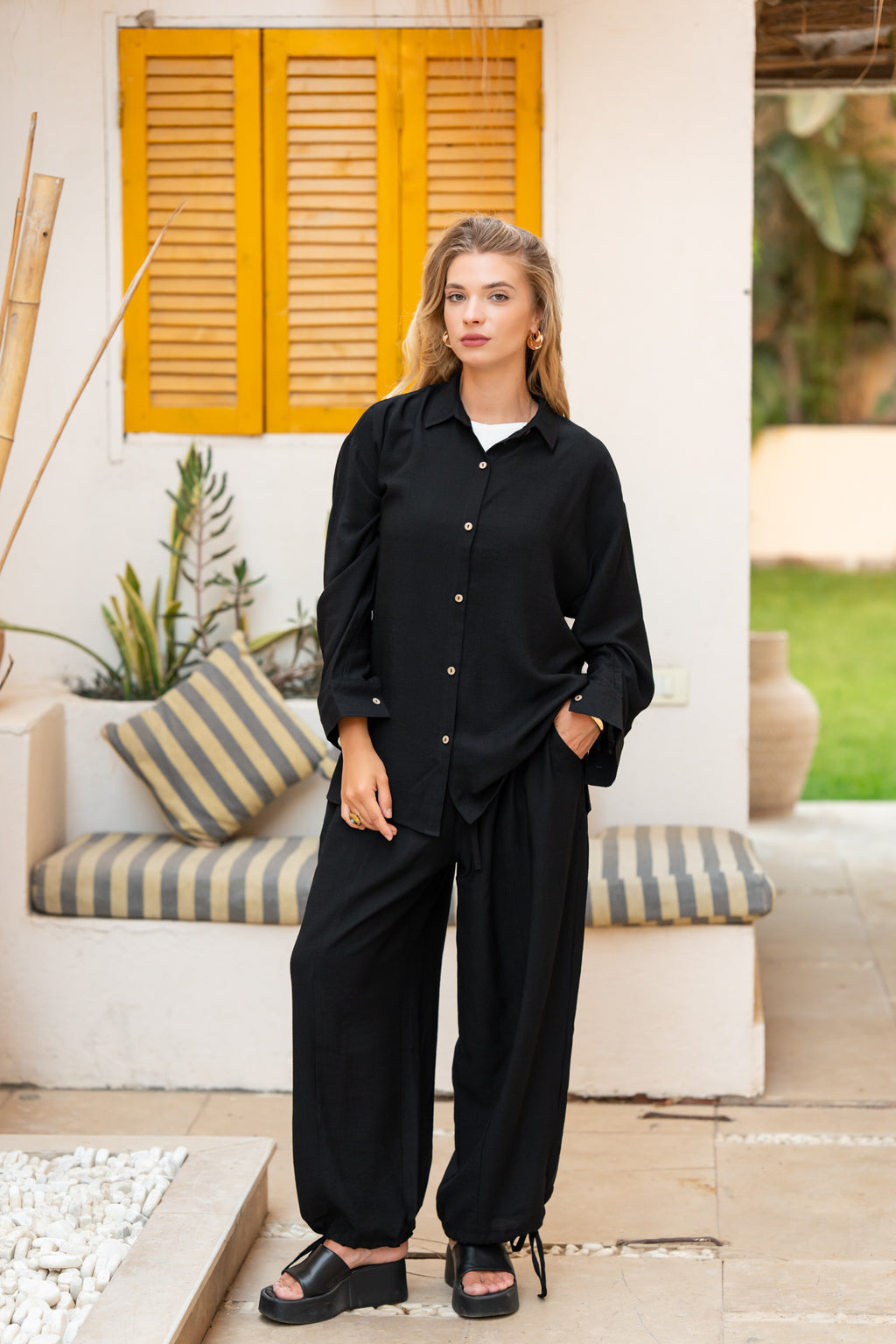 Black baloon pants